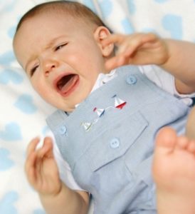 đau mắt đỏ trẻ em